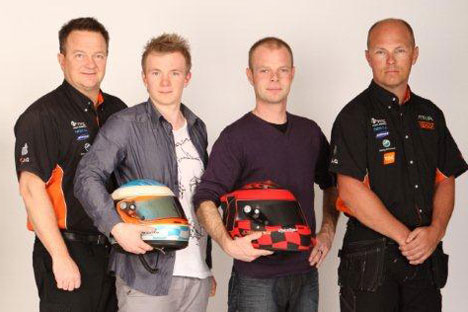 Fra venstre mod højre er det teamejer Søren Jensen, kører Martin Hansen, kører Jan Magnussen og teamejer Mikkel Wangaa